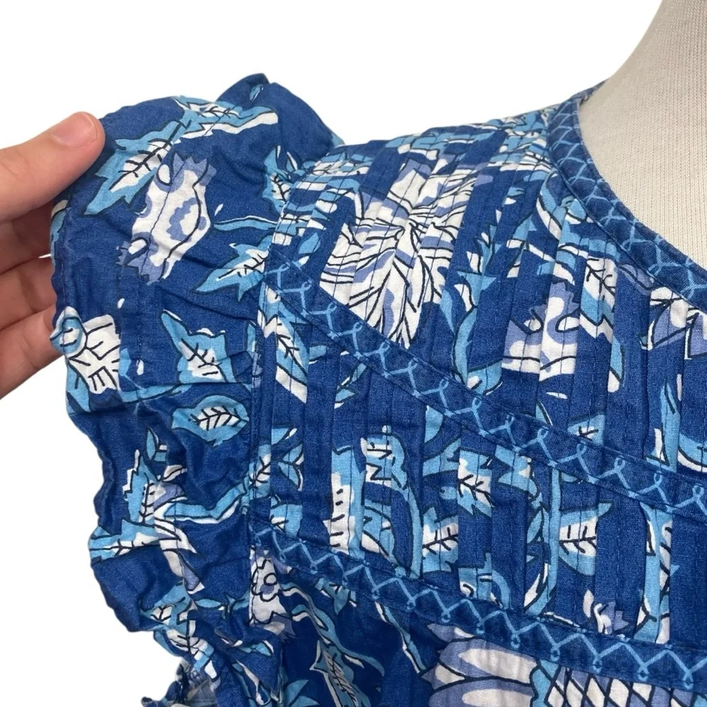 Jennifer & Grace Blue and White Floral Ruffle Cap Sleeve Keyhole Blouse Size XL - Picture 3 of 10